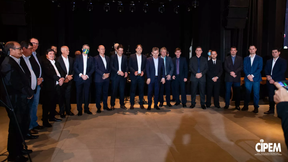 Cipem%20(Centro%20das%20Indústrias%20Produtoras%20e%20Exportadoras%20de%20Madeira%20de%20Mato%20Grosso)