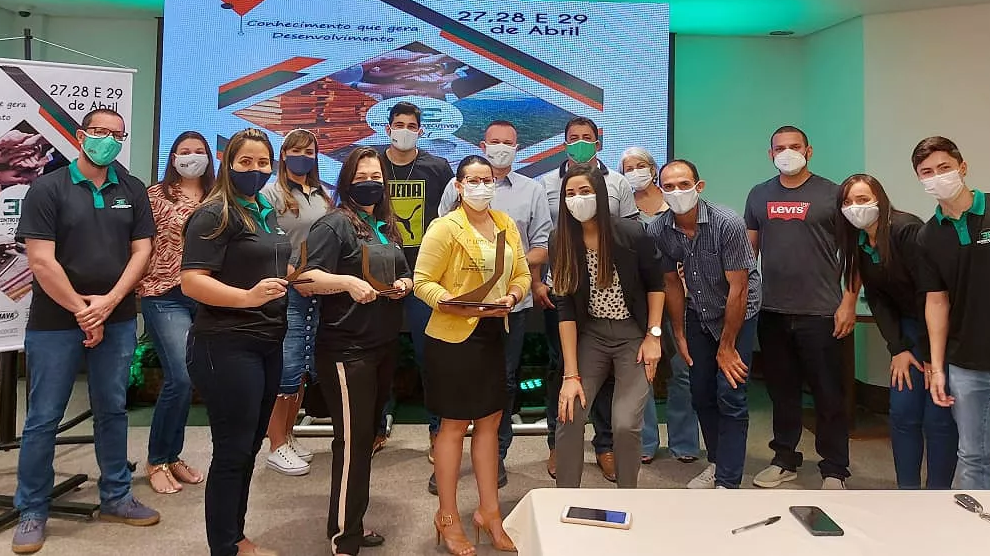 Cipem%20(Centro%20das%20Indústrias%20Produtoras%20e%20Exportadoras%20de%20Madeira%20de%20Mato%20Grosso)